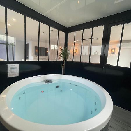 Loft Red Lights Apartment Saint-Cyprien  Bagian luar foto